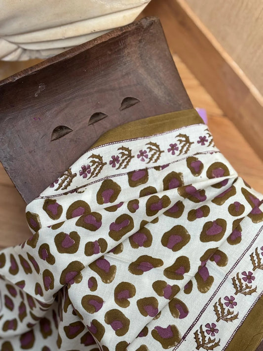 Foulard 60x60cm LÉOPARD Ecru et kaki - Byzantine - Margothe