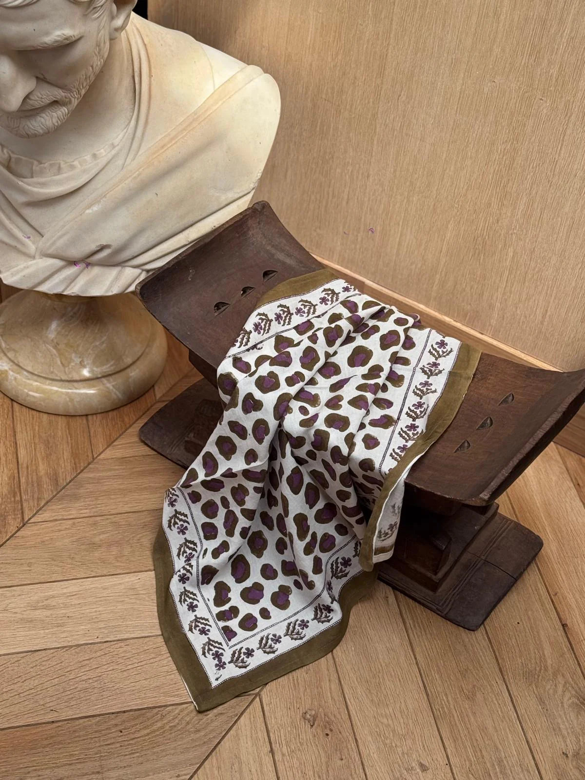 Foulard 60x60cm LÉOPARD Ecru et kaki - Byzantine