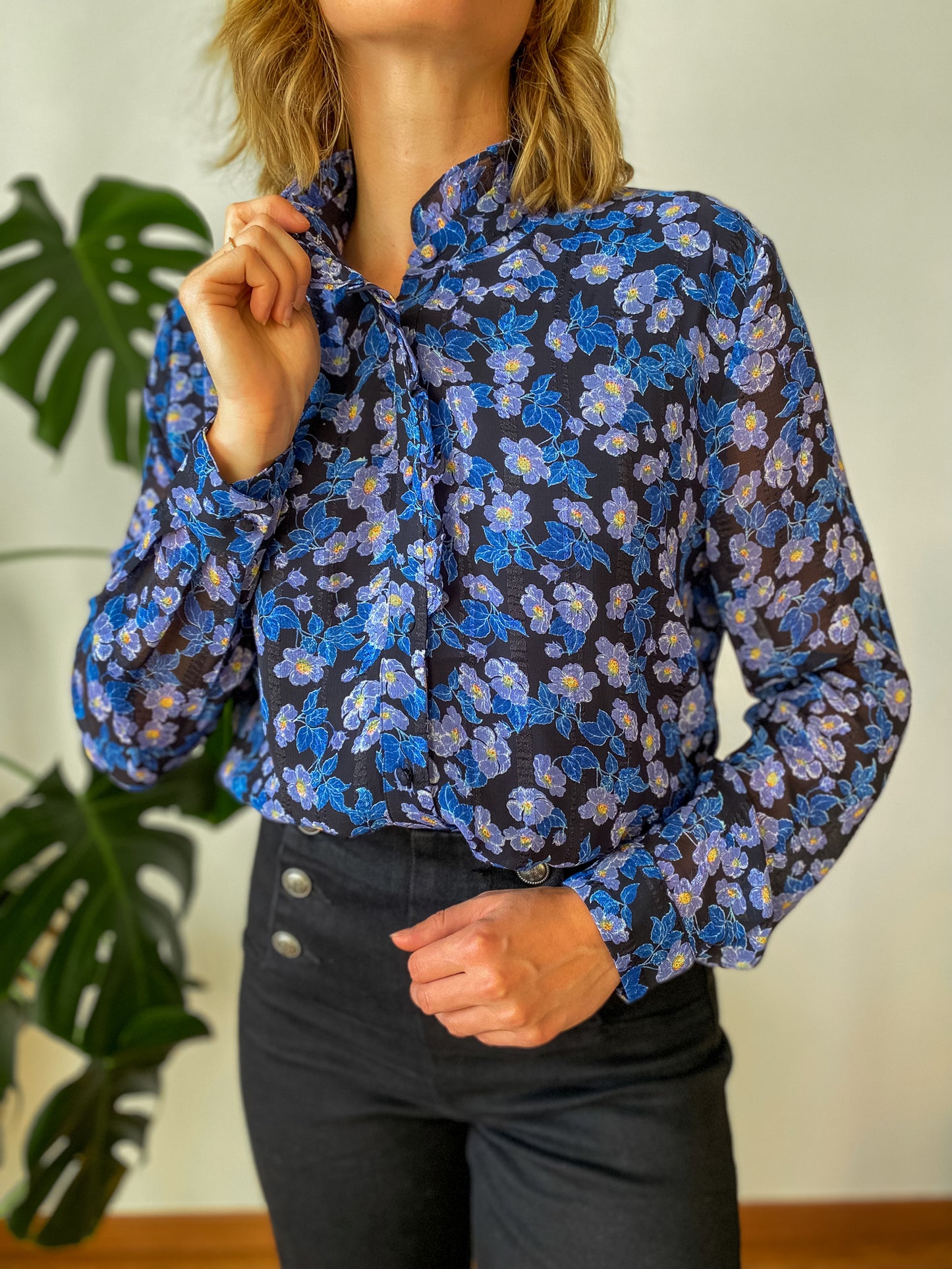 Chemise Clementine noire à fleurs bleues - Margothe