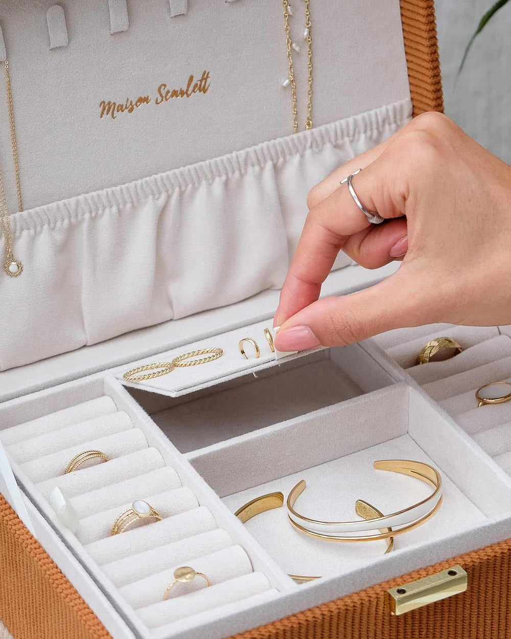 Boîte à bijoux Louise en velours côtelé beige