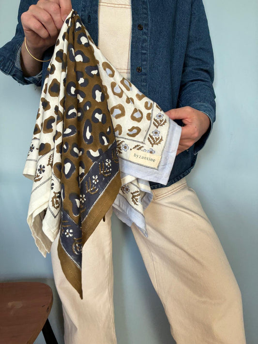 Foulard 60x60cm LÉOPARD Kaki - Byzantine - Margothe