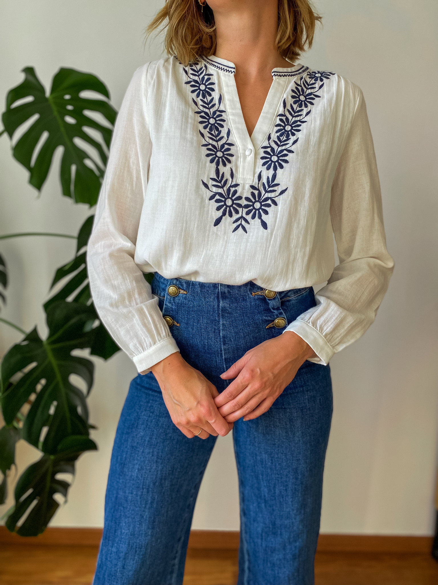 Blouse Maria blanche broderie bleue