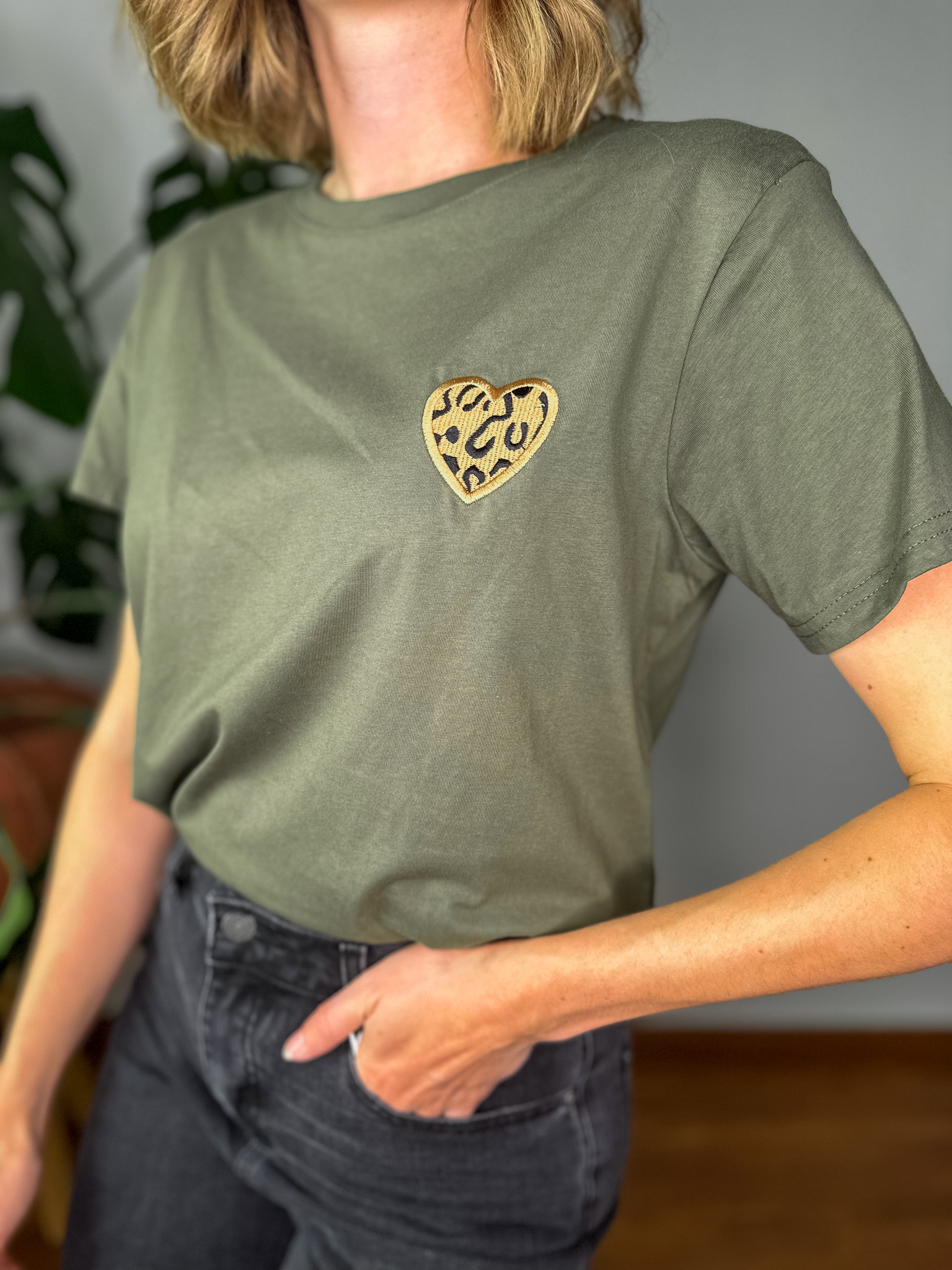 Tshirt kaki coeur léopard