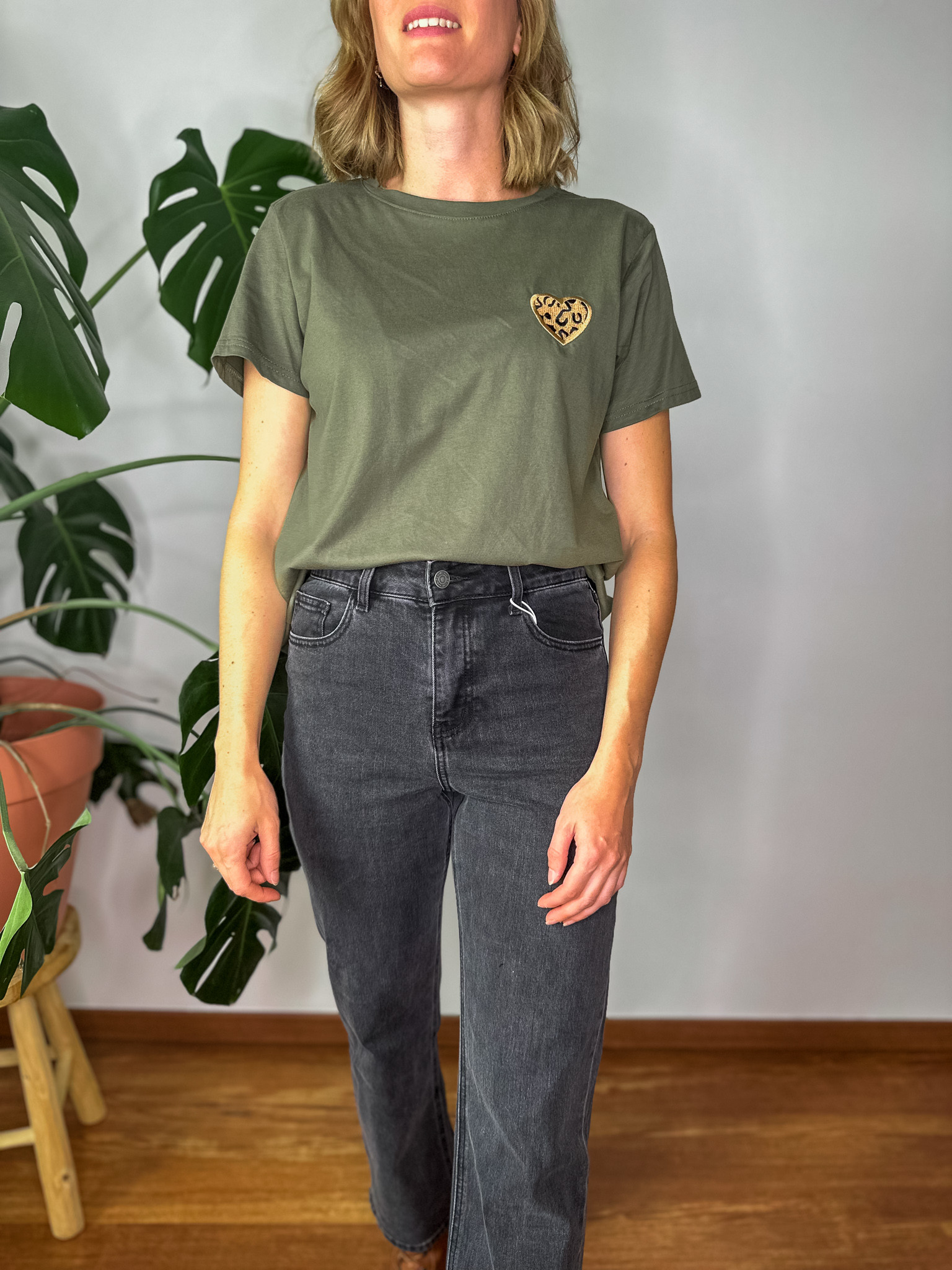 Tshirt kaki coeur léopard