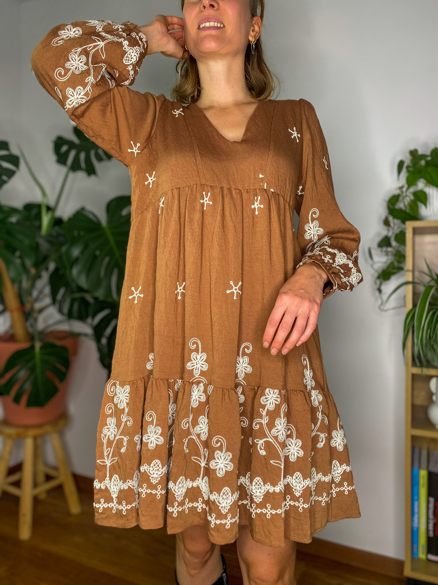 Robe Romane courte chocolat broderie