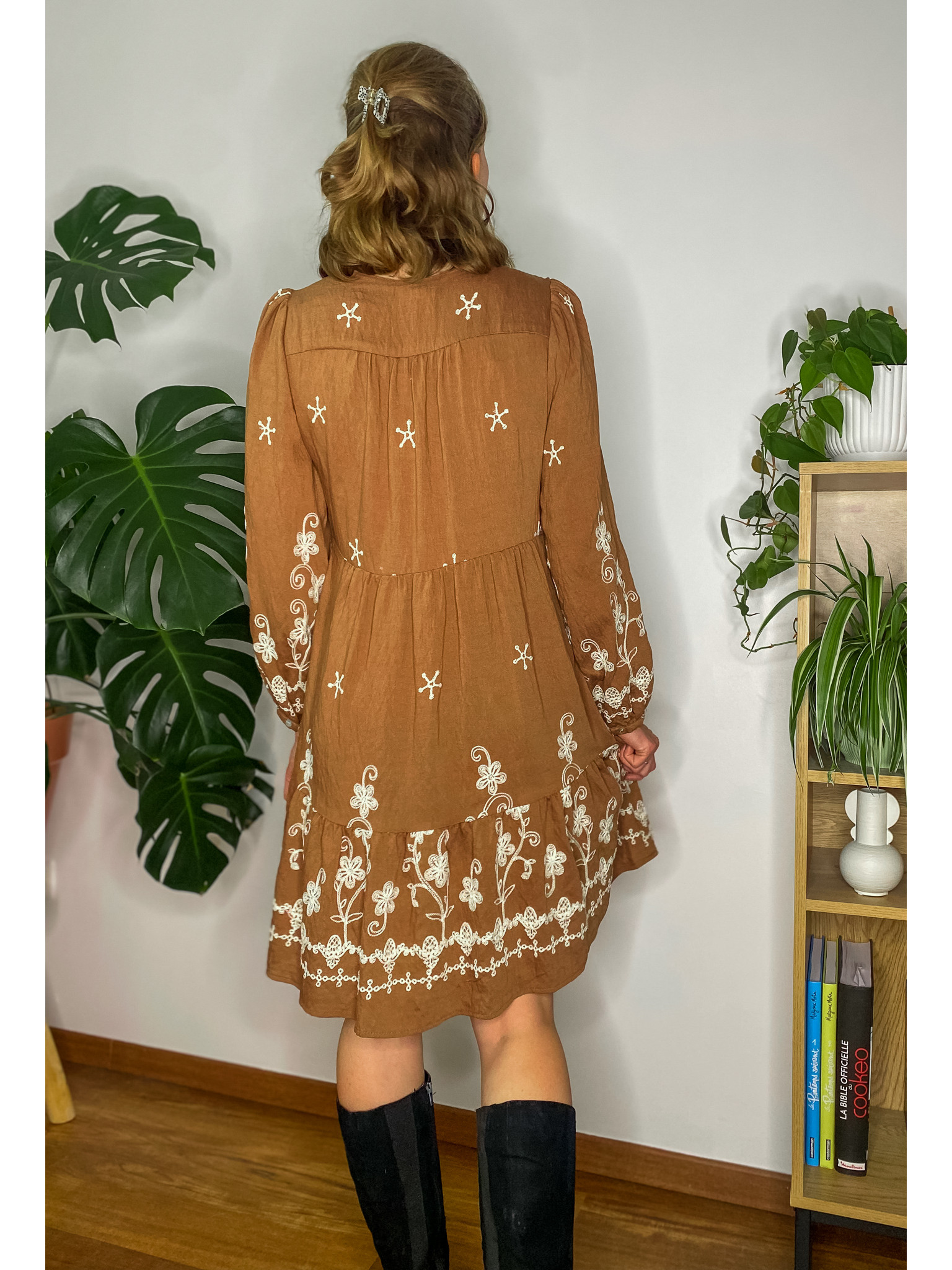 Robe Romane courte chocolat broderie