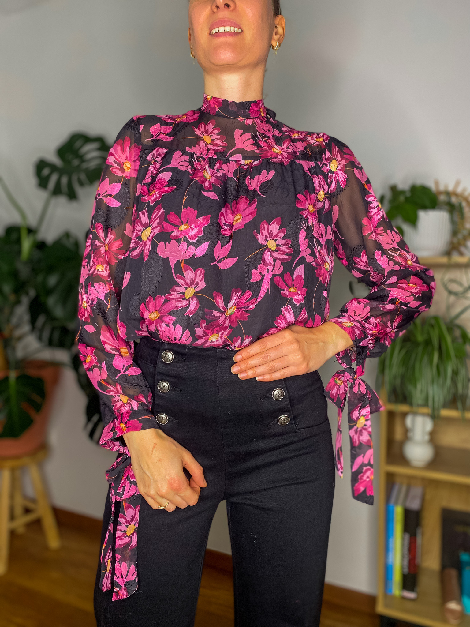 Blouse imprimée Hélène noire et violette à fleurs