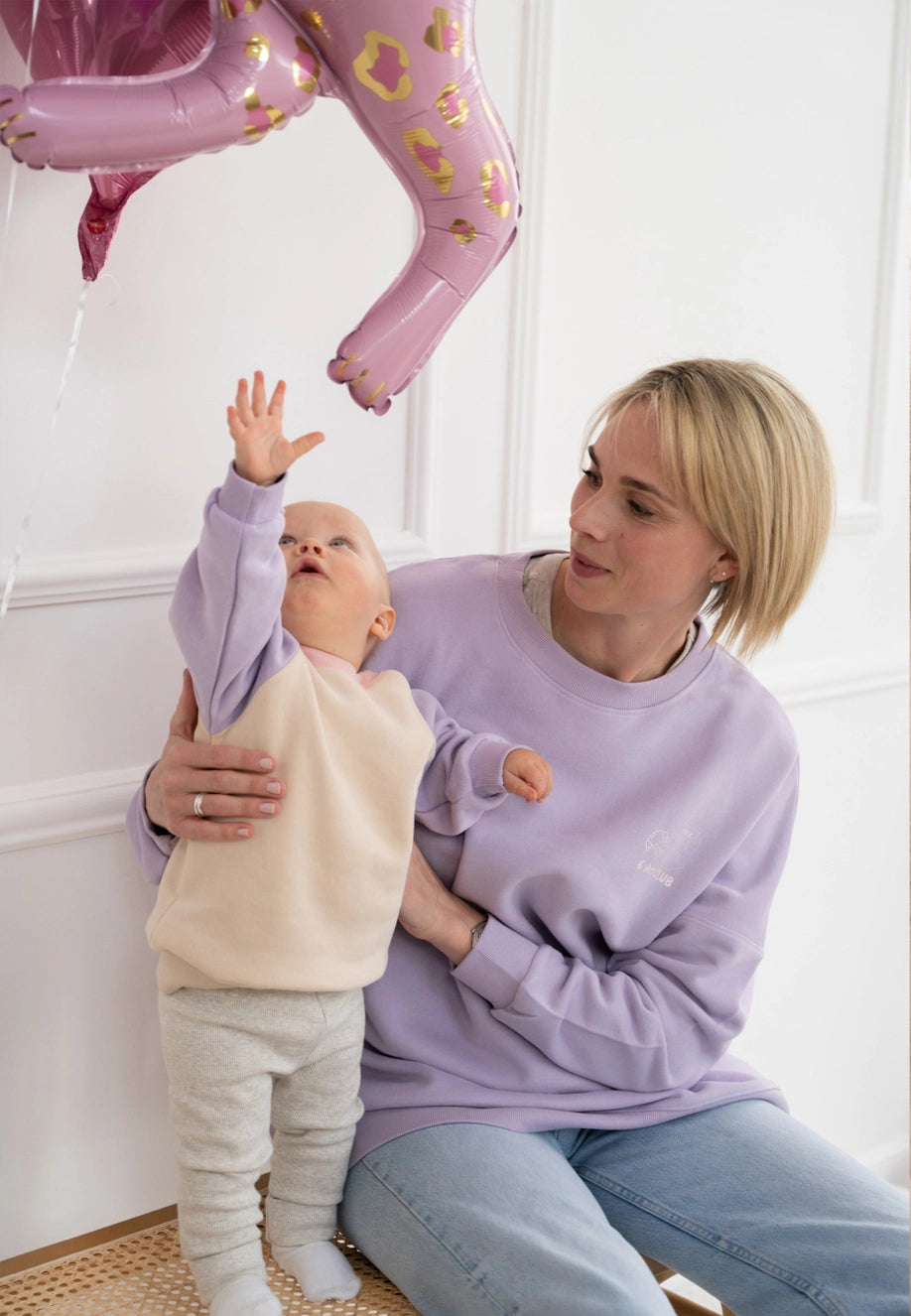 Sweat 6AM Club lilas et beige