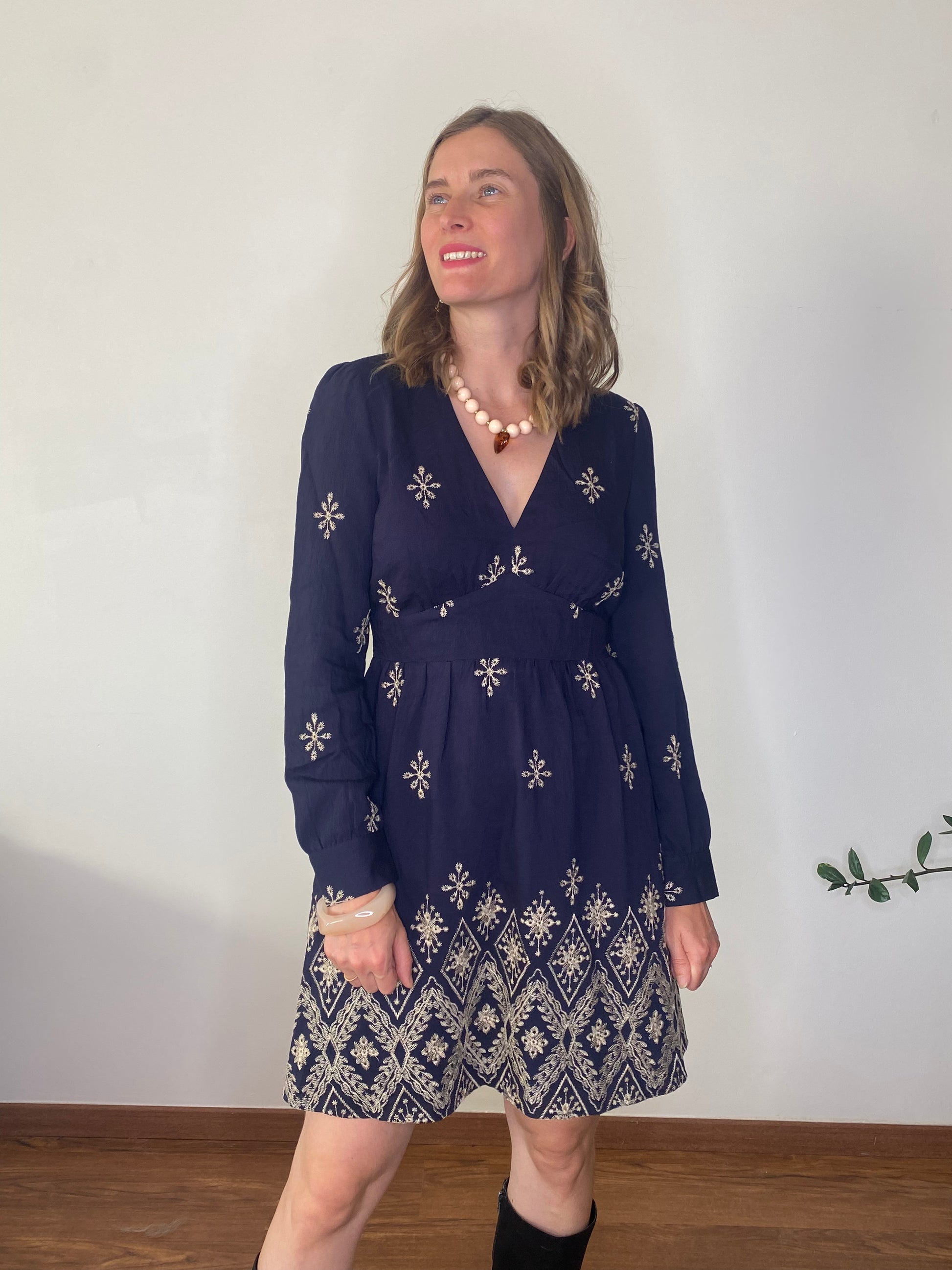 Robe Maya bleu marine brodée - Margothe