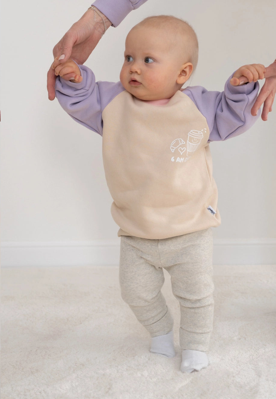 Sweat 6AM Club lilas et beige