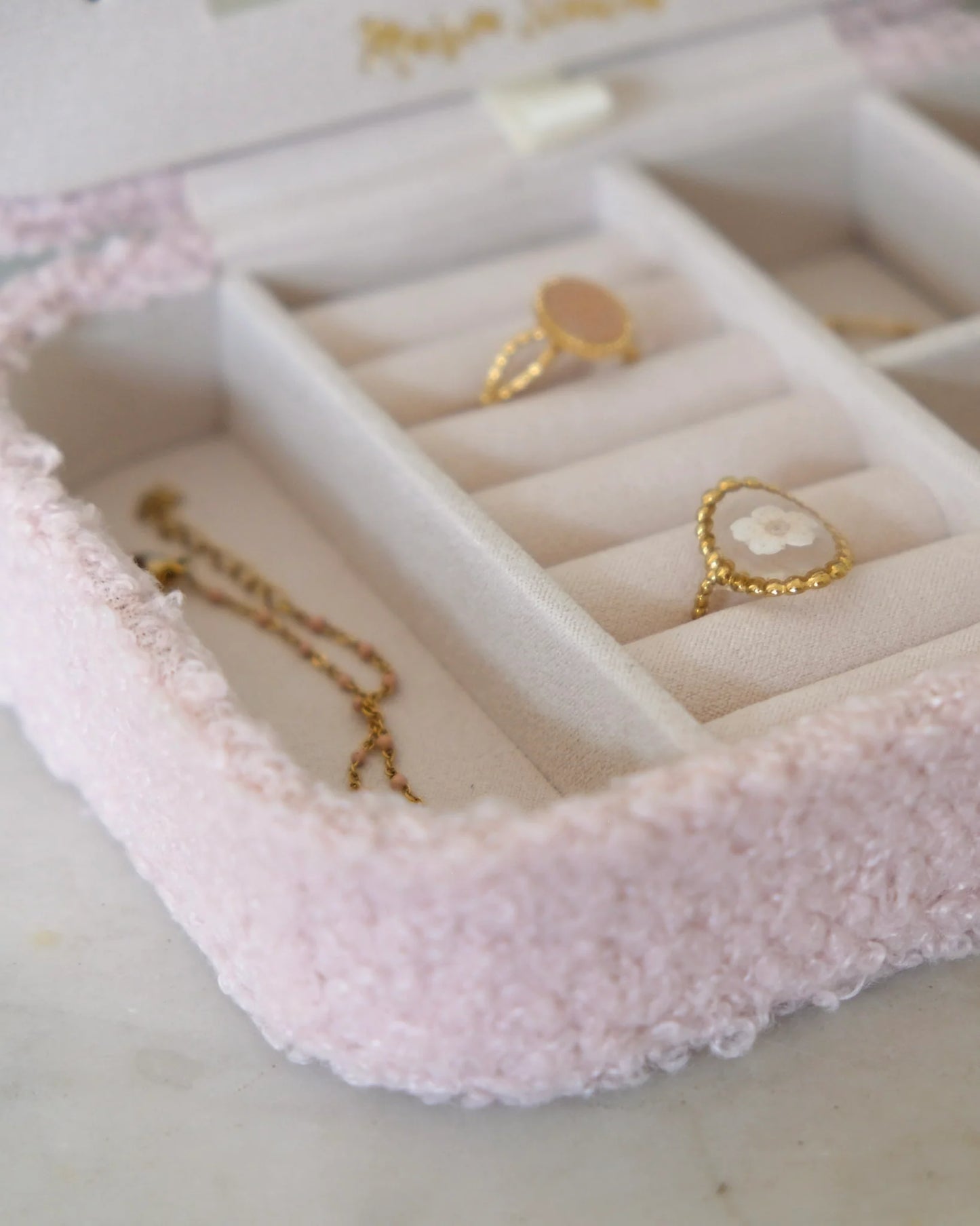 Boîte à bijoux de voyage Brigitte en moumoute rose