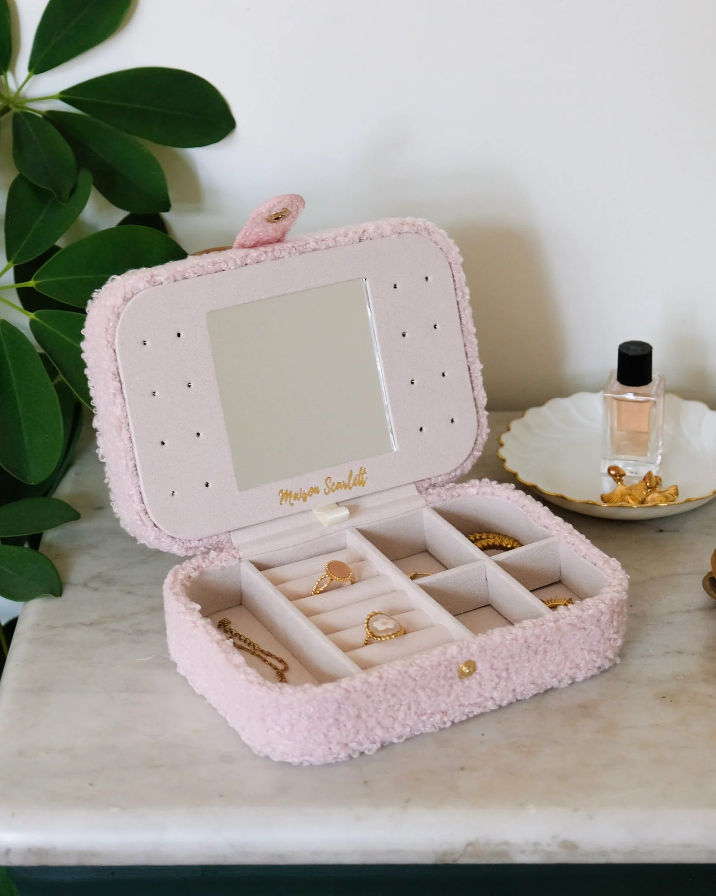 Boîte à bijoux de voyage Brigitte en moumoute rose