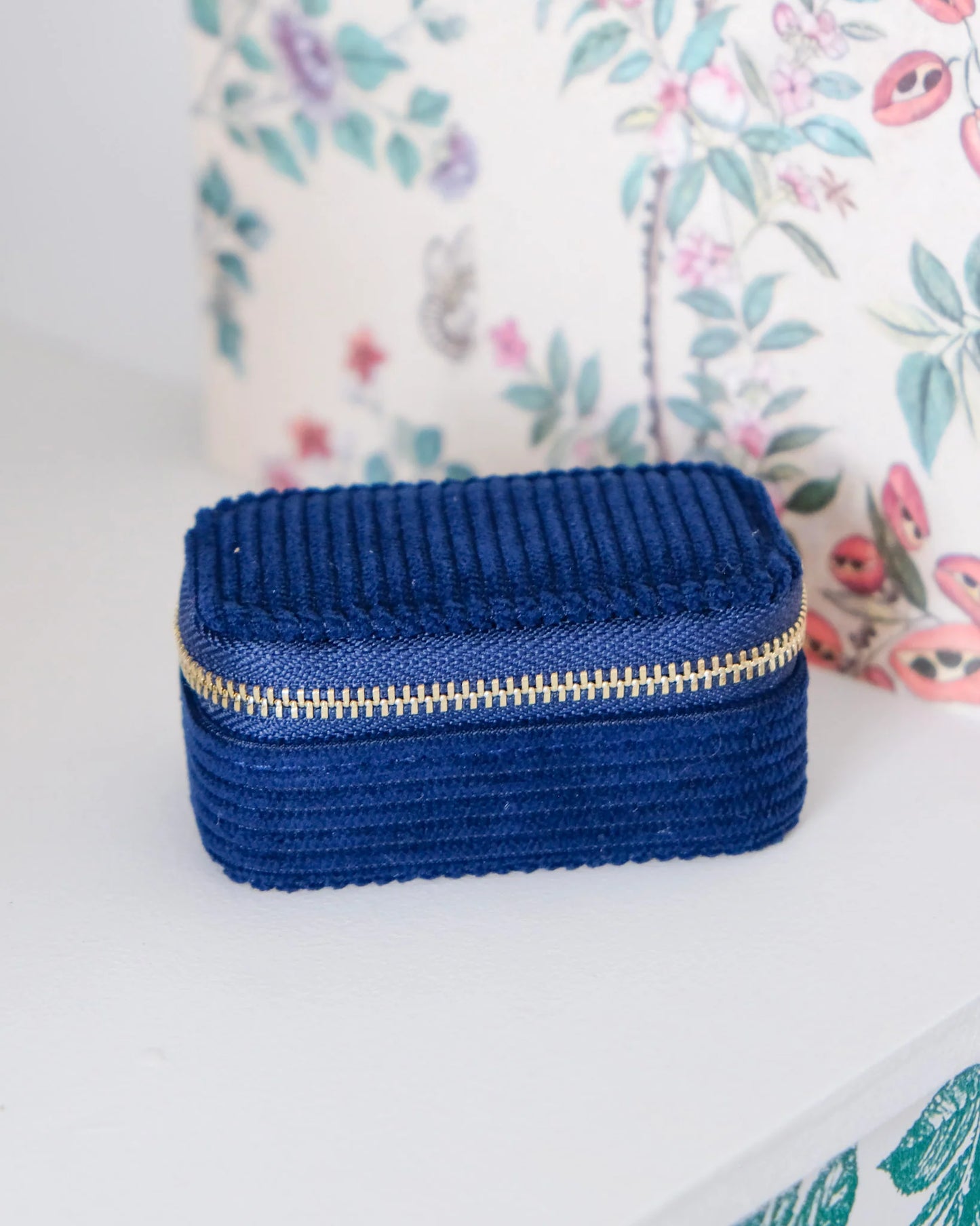 Mini boîte à bijoux de voyage Marie en velours côtelé bleu marine