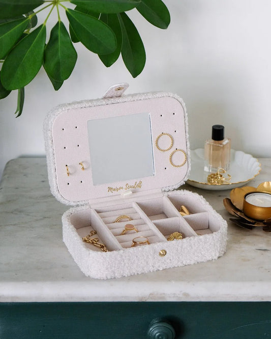 Boîte à bijoux de voyage Brigitte en moumoute blanc