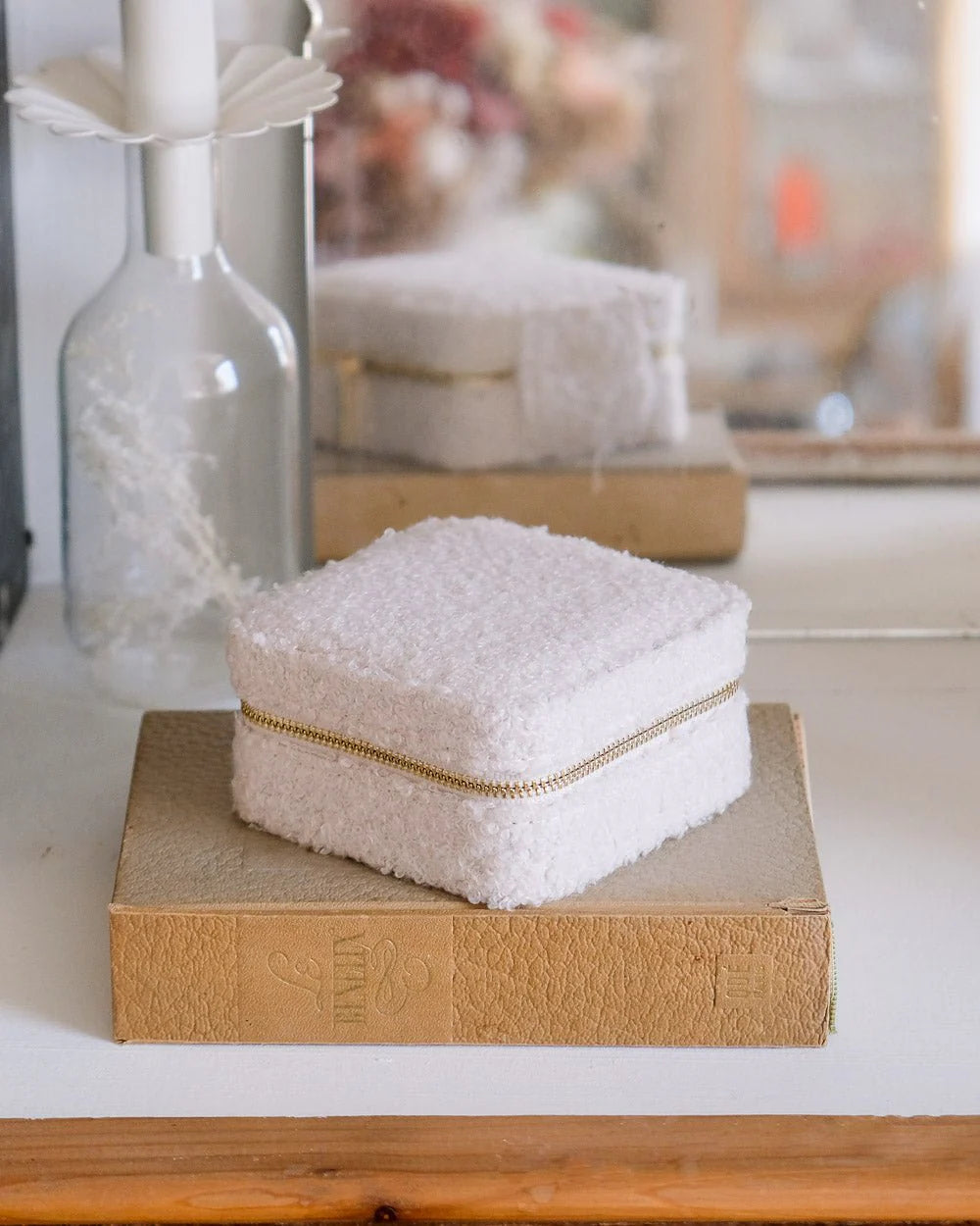 Boîte à bijoux de voyage Corinne en moumoute blanc