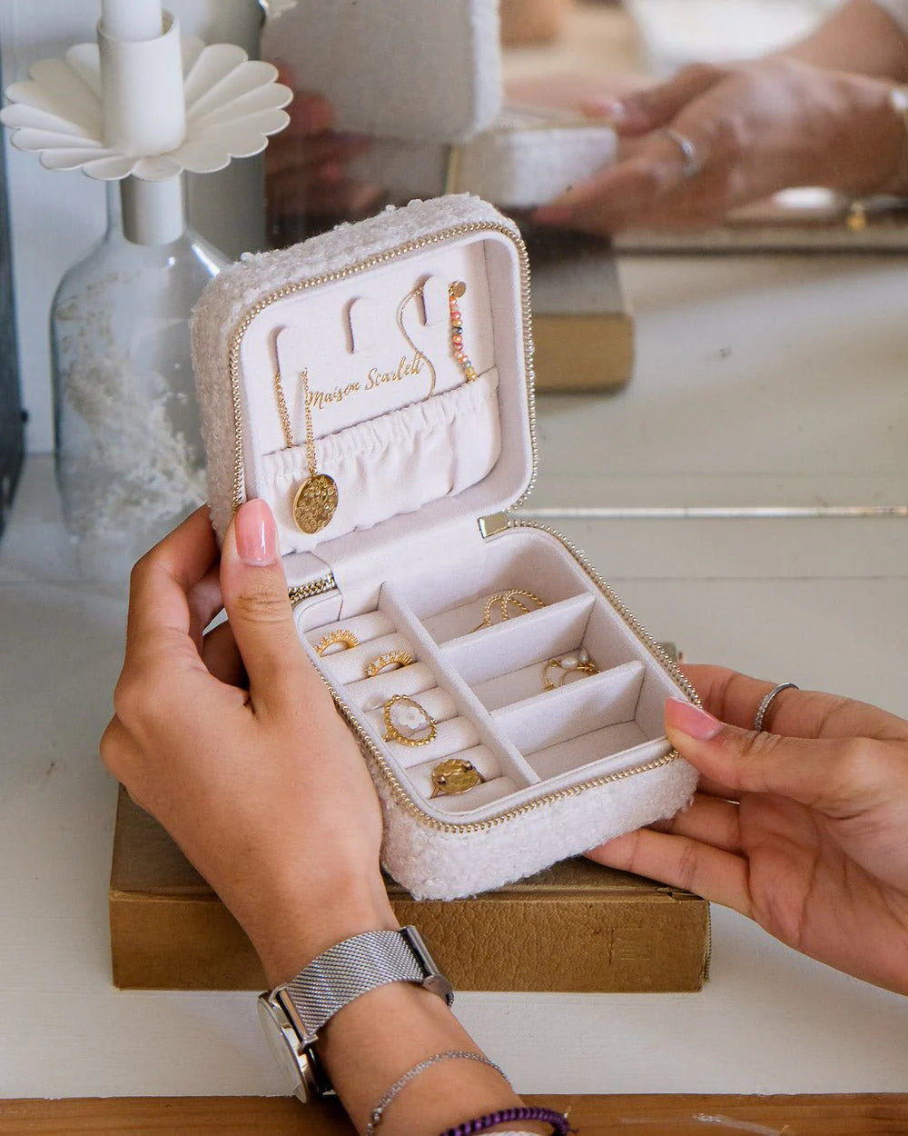 Boîte à bijoux de voyage Corinne en moumoute blanc