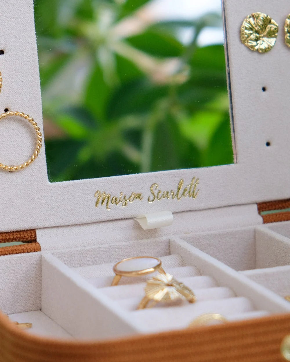 Boîte à bijoux de voyage Brigitte en velours côtelé camel