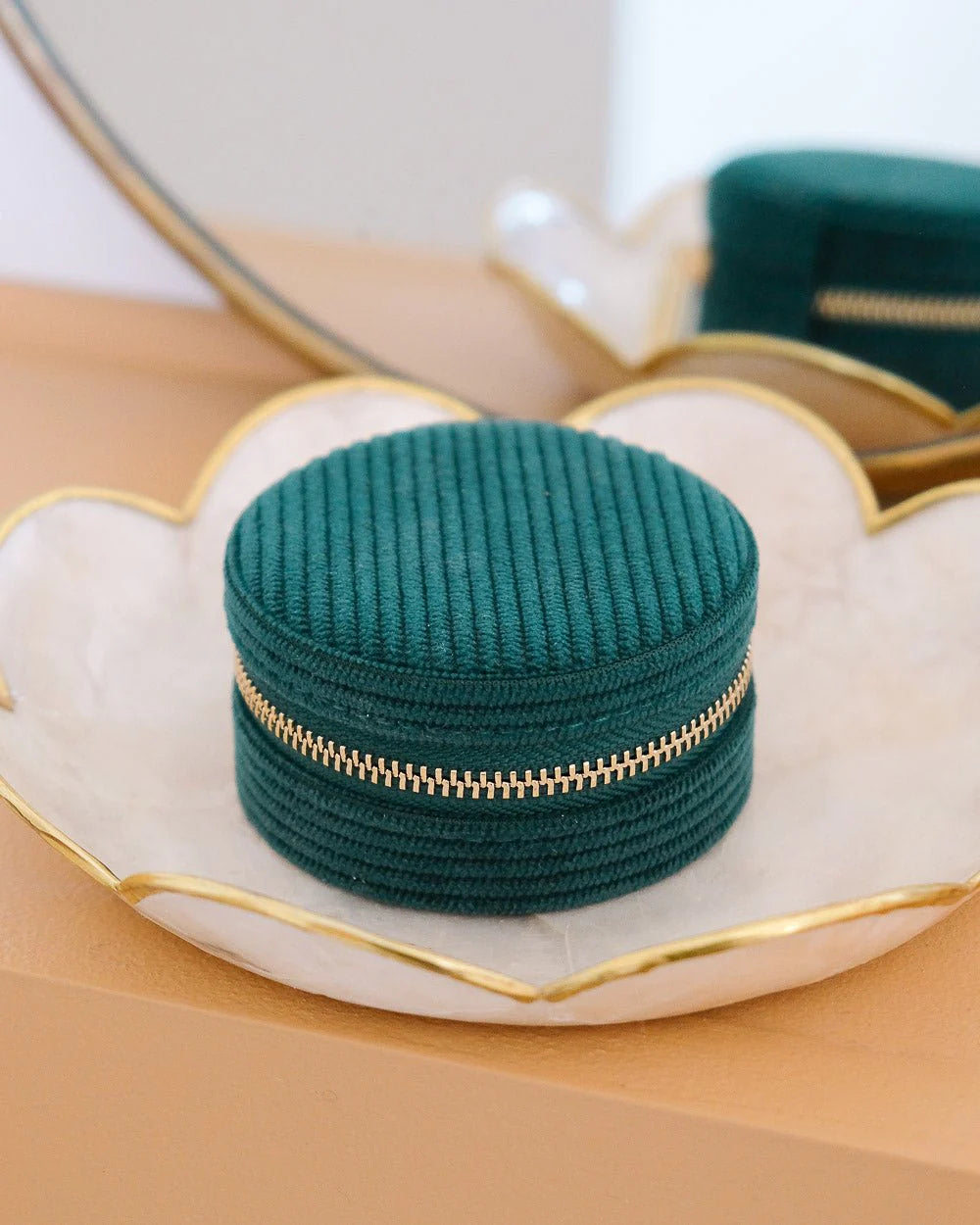 Boîte à bijoux de voyage Yvonne en velours côtelé vert