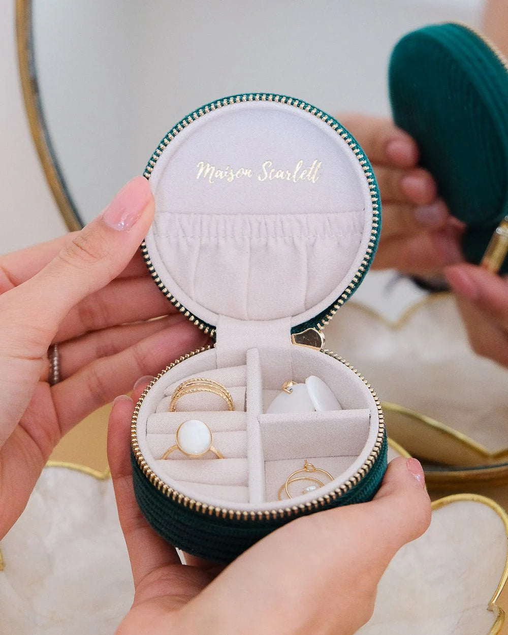 Boîte à bijoux de voyage Yvonne en velours côtelé vert