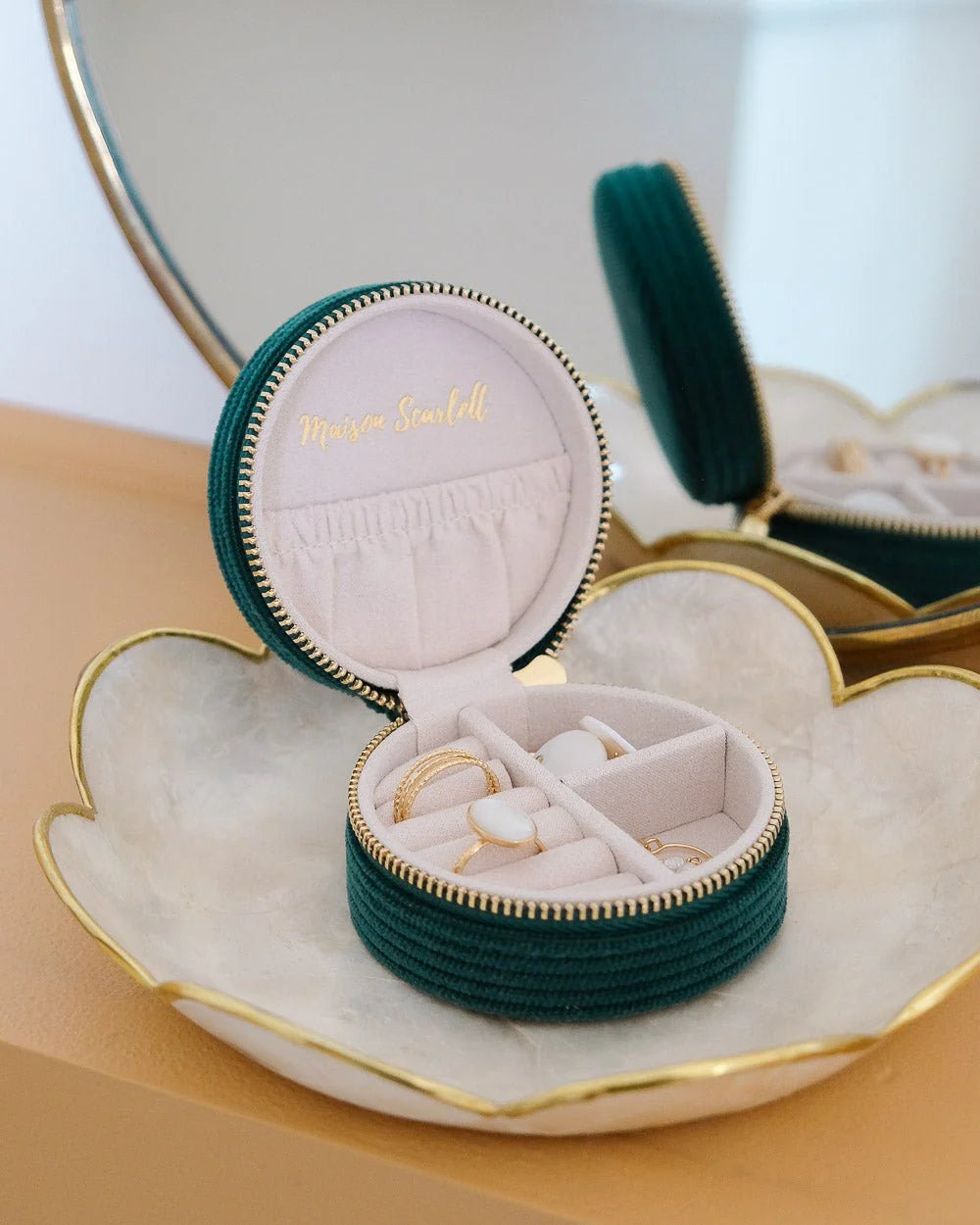 Boîte à bijoux de voyage Yvonne en velours côtelé vert