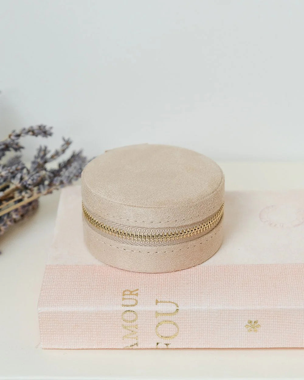 Boîte à bijoux de voyage Yvonne en velours beige