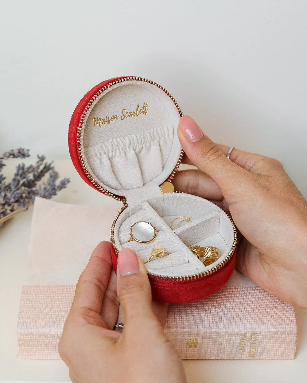 Boîte à bijoux de voyage Yvonne en velours beige