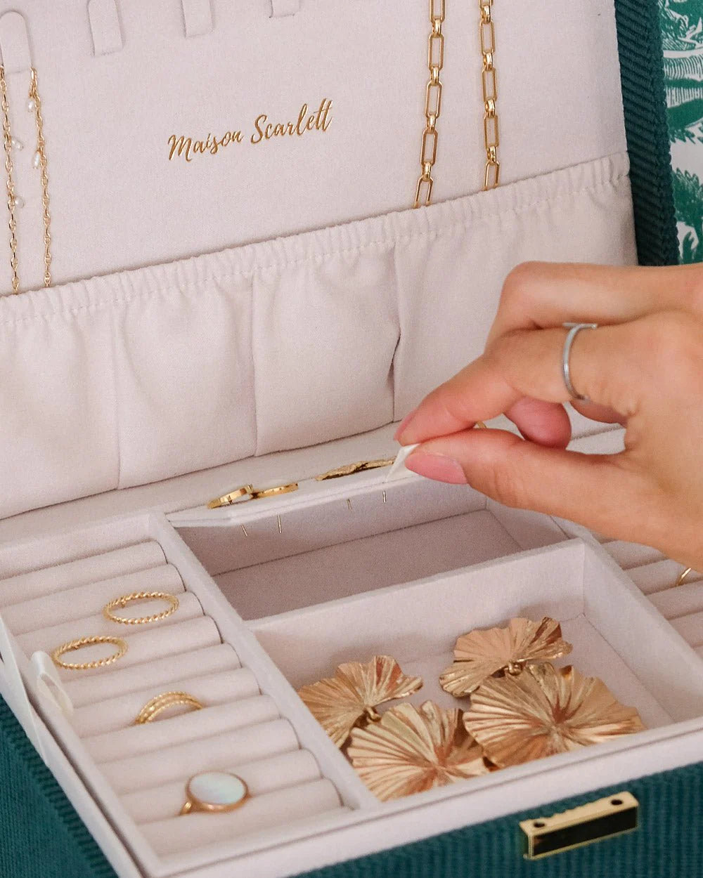 Boîte à bijoux Denise en velours côtelé vert