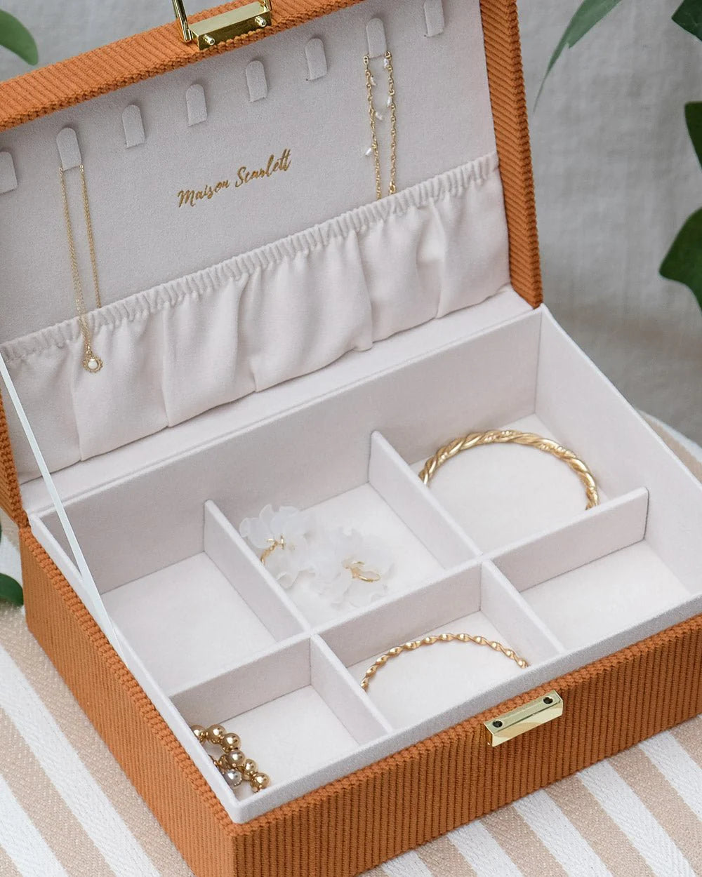 Boîte à bijoux Louise en velours côtelé vert