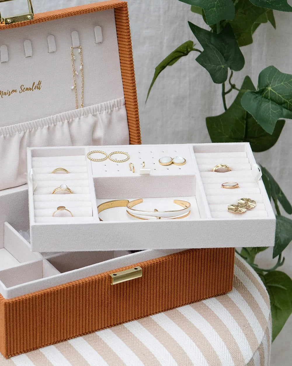 Boîte à bijoux Louise en velours côtelé vert