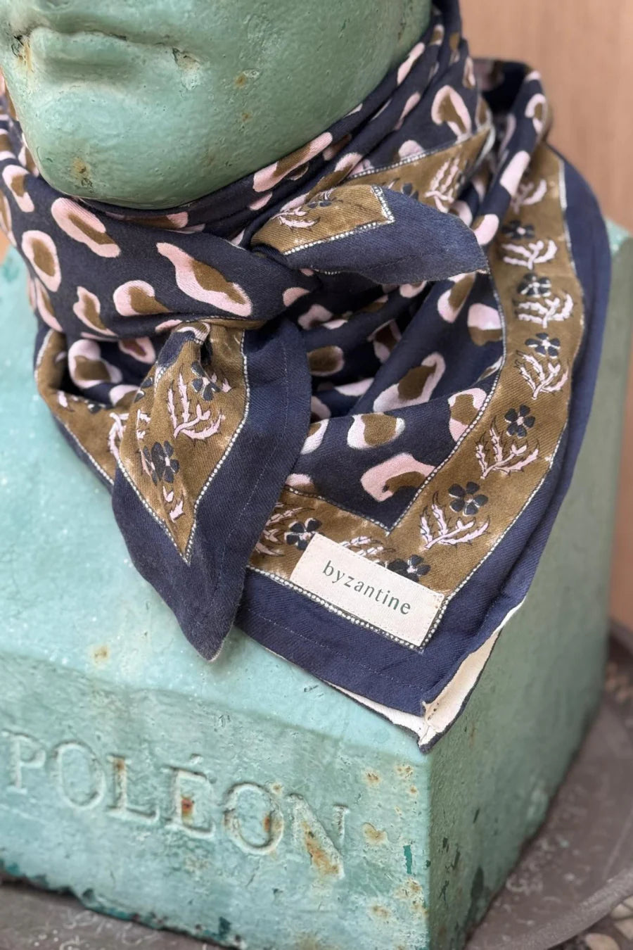 Foulard 60x60cm LÉOPARD Bleu Marine - Byzantine