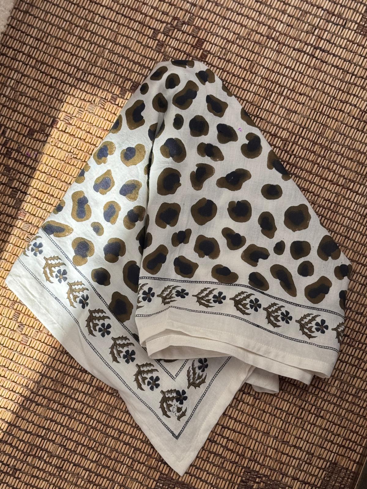 Grand foulard LÉOPARD Ecru - Byzantine