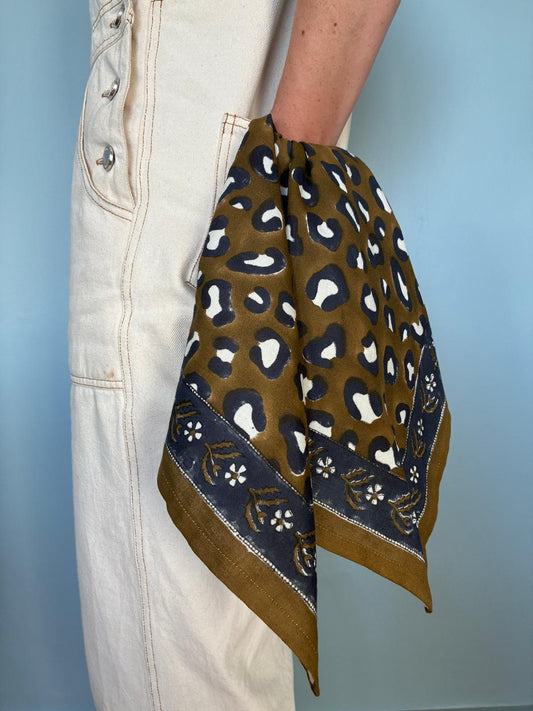 Foulard 60x60cm LÉOPARD Kaki - Byzantine - Margothe