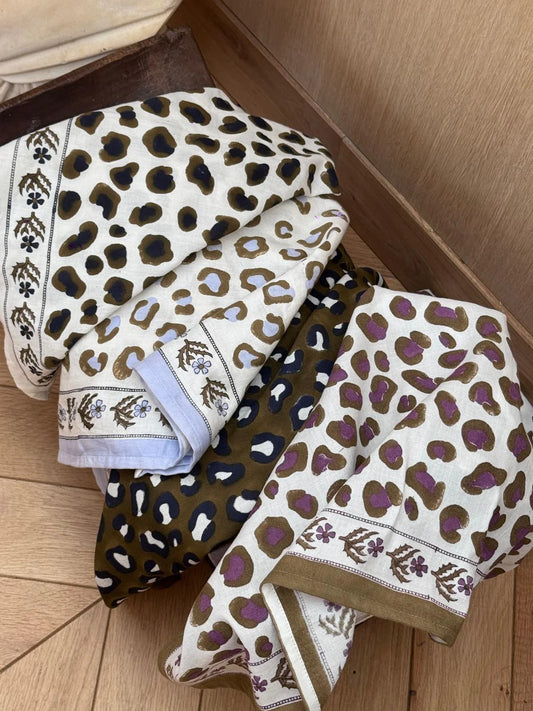 Grand foulard LÉOPARD Écru et kaki - Byzantine - Margothe