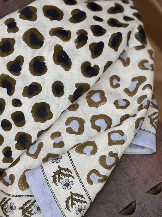 Grand foulard LÉOPARD Écru et Bleu ciel - Byzantine - Margothe