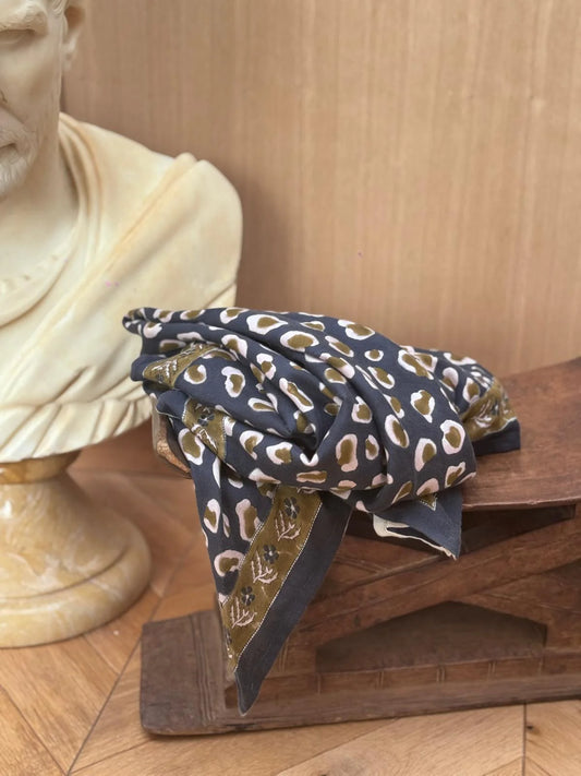 Grand foulard LÉOPARD Bleu marine - Byzantine - Margothe