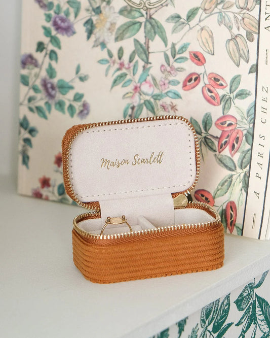 Mini boîte à bijoux de voyage Marie en velours côtelé camel